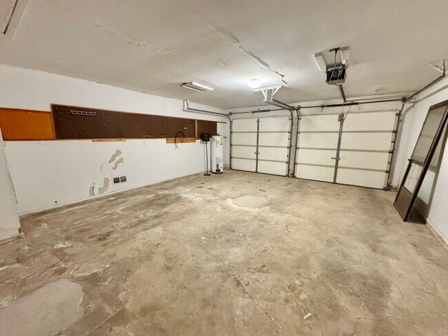 Building Photo - 4410 Lakebend W Dr