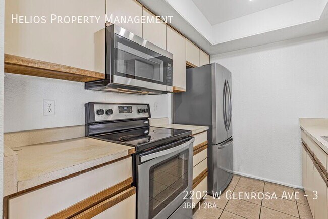 Building Photo - 2202 W Glenrosa Ave