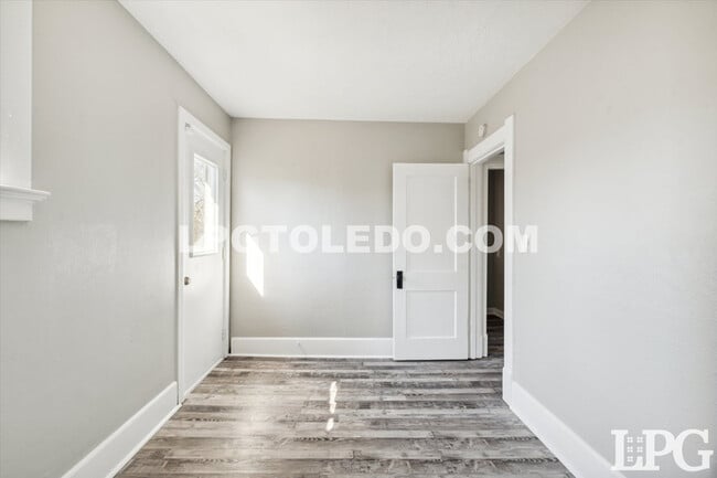 Building Photo - 4117 Thornton Ave