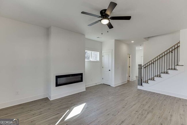 Building Photo - 585 Clayton St