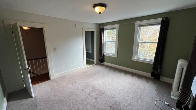 Building Photo - Lovely 3 Bedroom New Englander in Wonderfu...