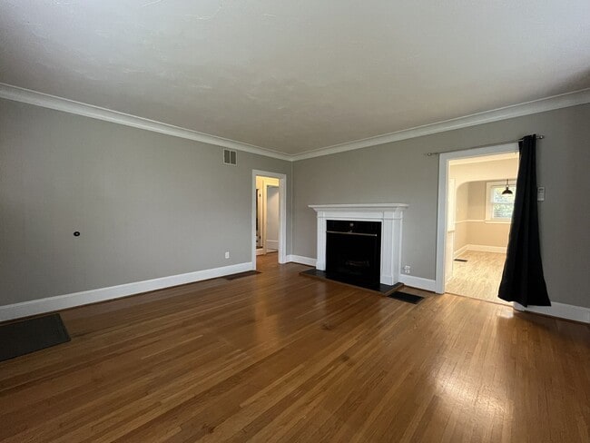 Building Photo - Charming 4-Bedroom Portland Home with Spac...