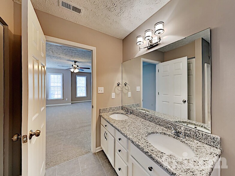 Building Photo - 3328 Neptune Dr