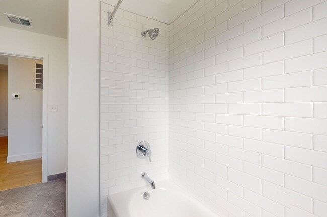 Floorplan - 5411-5421 S. Ellis Avenue