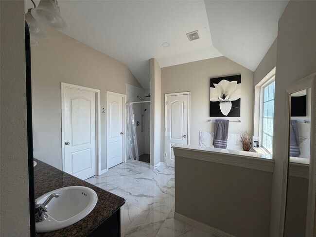 Building Photo - 6222 Skyline Dr