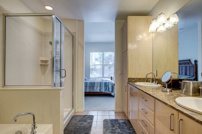 Building Photo - STUNNING 3 BEDROOM 2 FULL BATH FIRST FLOOR...