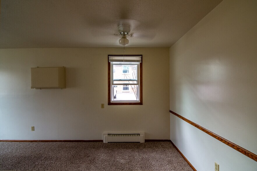 dining room from kitchen - 117 Mississippi Pl