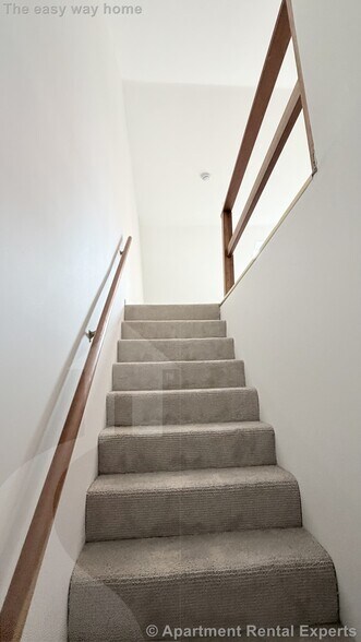 Building Photo - 2 Glenbrook Ln