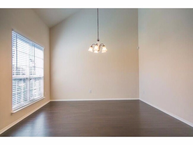 Building Photo - 4 bed 2.5 bath in Brookstone Community!!
