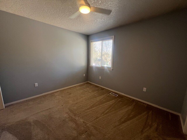 Building Photo - 3 Bed 2.5 Bath in Boise!