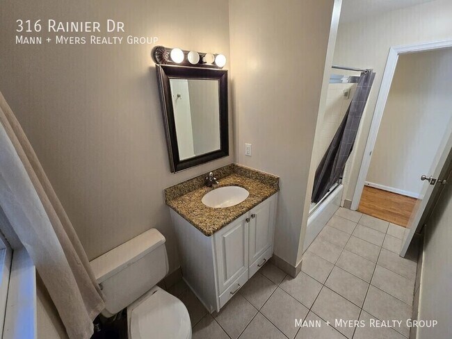 Building Photo - 316 Rainier Dr