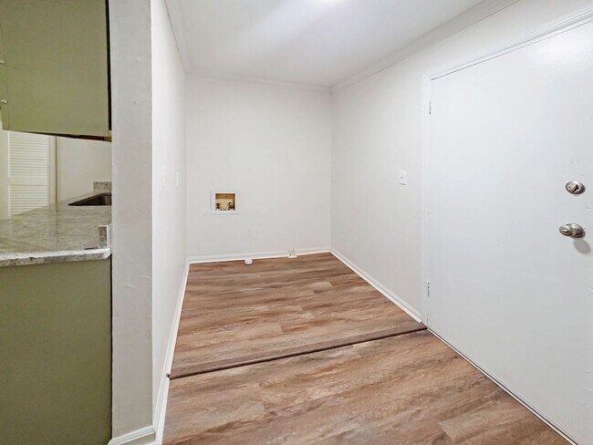 Building Photo - 1111 Lawton Pl SW
