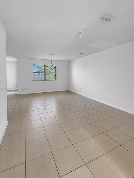 Building Photo - 709 SE 35 Ave