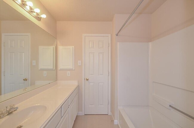 Building Photo - 2135 Brinton Oaks Ct