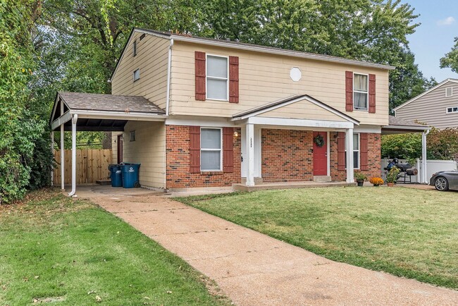 Primary Photo - Newly Updated 3-Bedroom Duplex with Fresh Paint and Flooring!