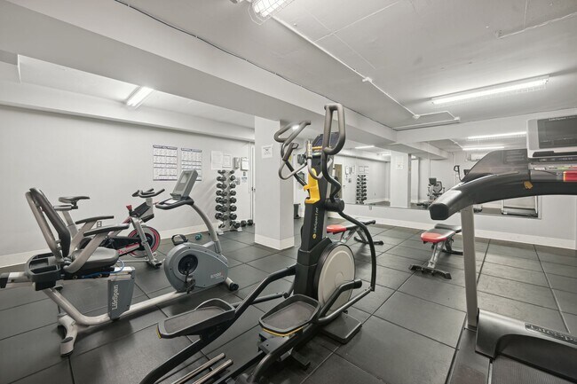 Building Photo - Walk to Georgetown! One Month Concession! Professionally Managed & Recently Renovated // 1 Bedroo...