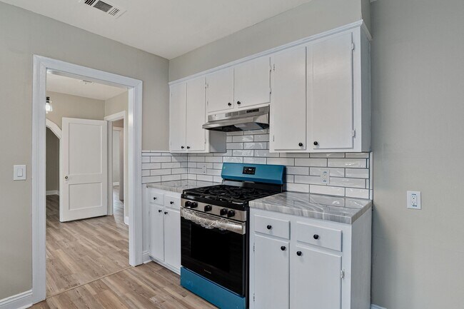 Building Photo - Highland Fully Remodeled 2 Bedroom Home