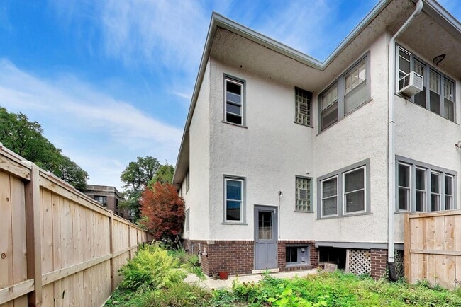 Building Photo - 2611 Eastwood Ave