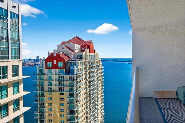 Building Photo - 1200 Brickell Bay Dr