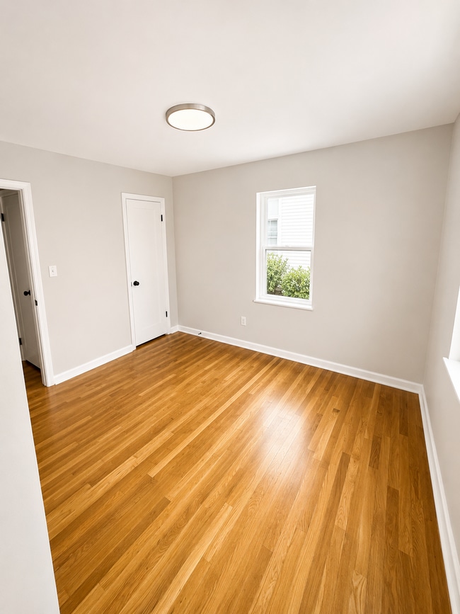 Building Photo - Newly Rehabbed 3-Bedroom Home with Modern Finishes & Fenced Backyard