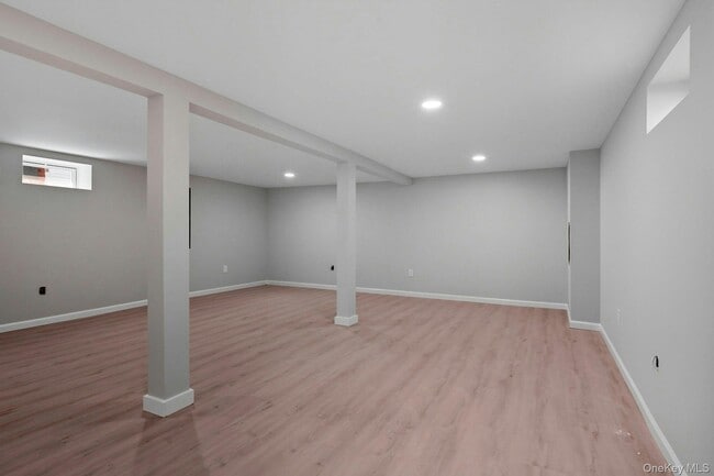 Building Photo - 23 Cedar Ave