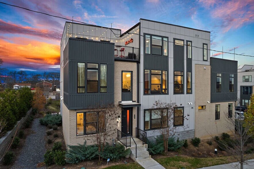 Building Photo - 2702 Delaware Ave