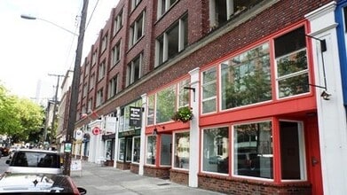 Building Photo - Beautiful and Historic condo just steps fr...