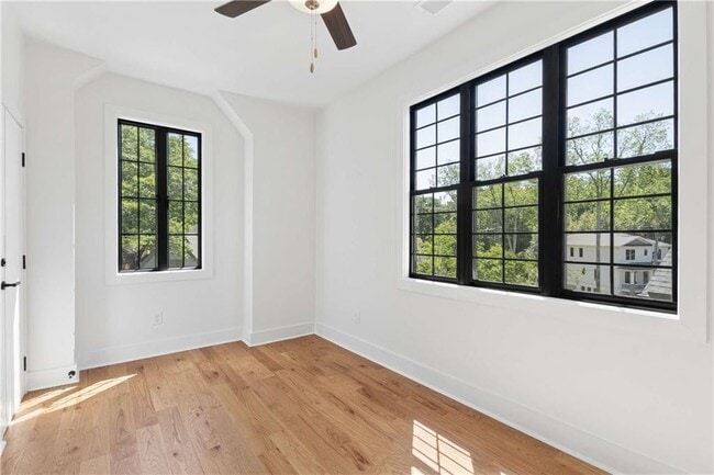 Building Photo - 1385 Sylvan Cir NE