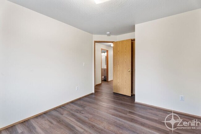 Building Photo - 3012 NE 116th Ave