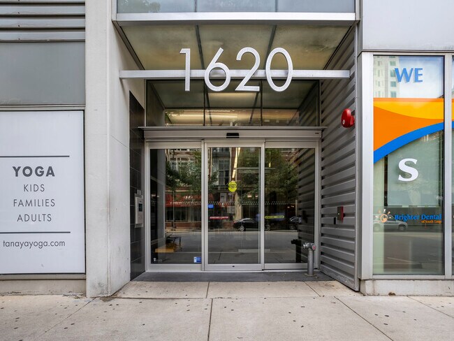Building Photo - 1620 S Michigan Ave