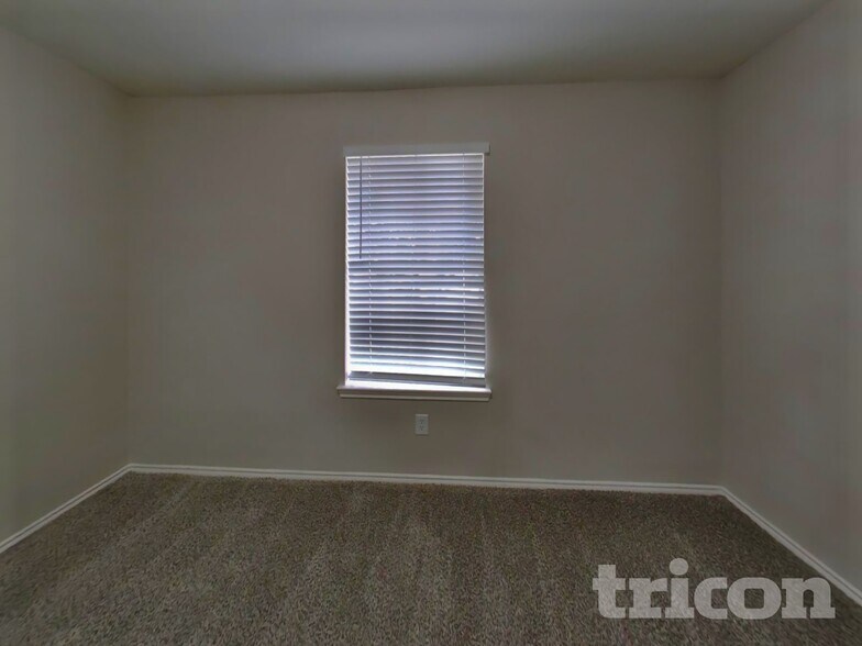 Building Photo - 3703 Bent Springs Ln