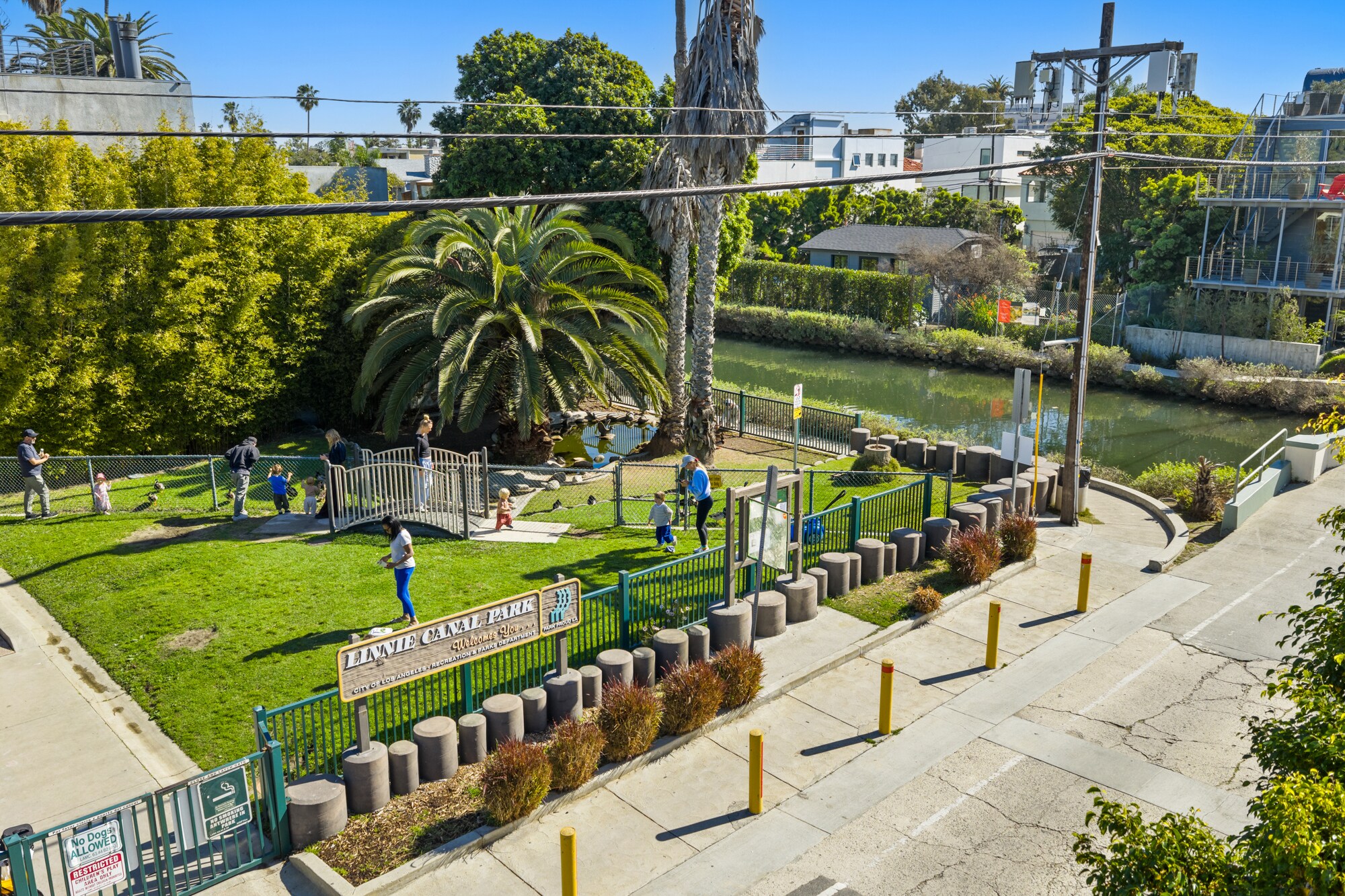 Building Photo - 439 Howland Canal