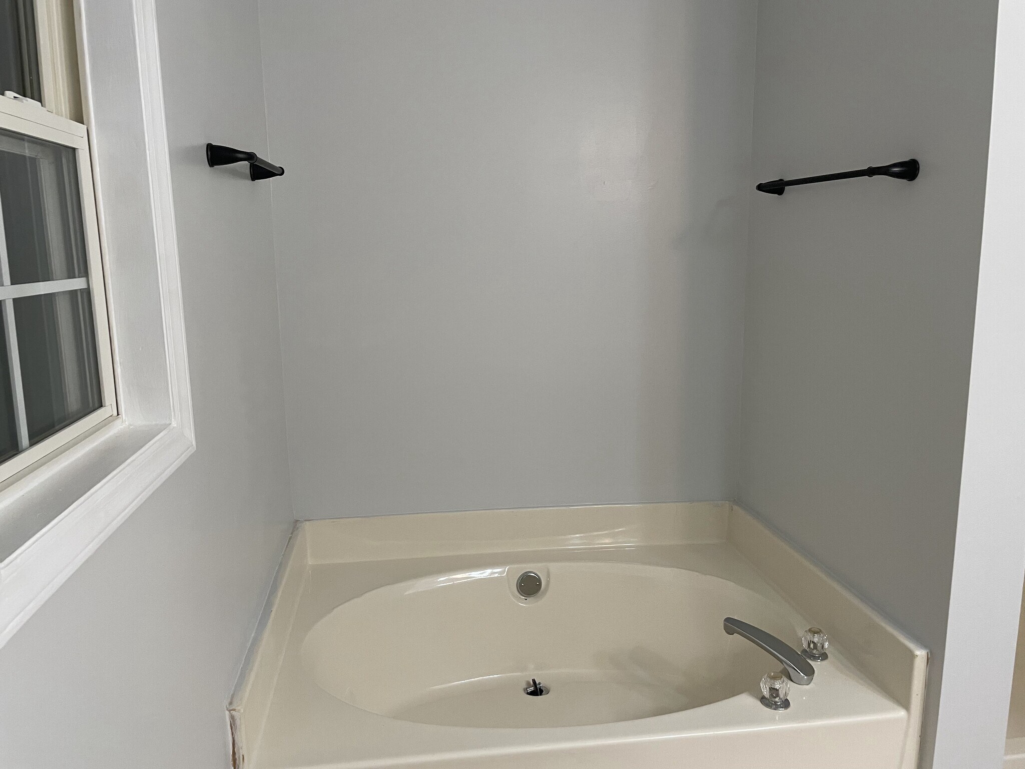 Master Bathroom - 104 Ironwood Ln