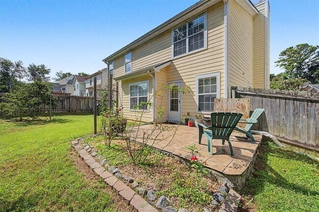 Building Photo - 2025 Baramore Oaks Dr