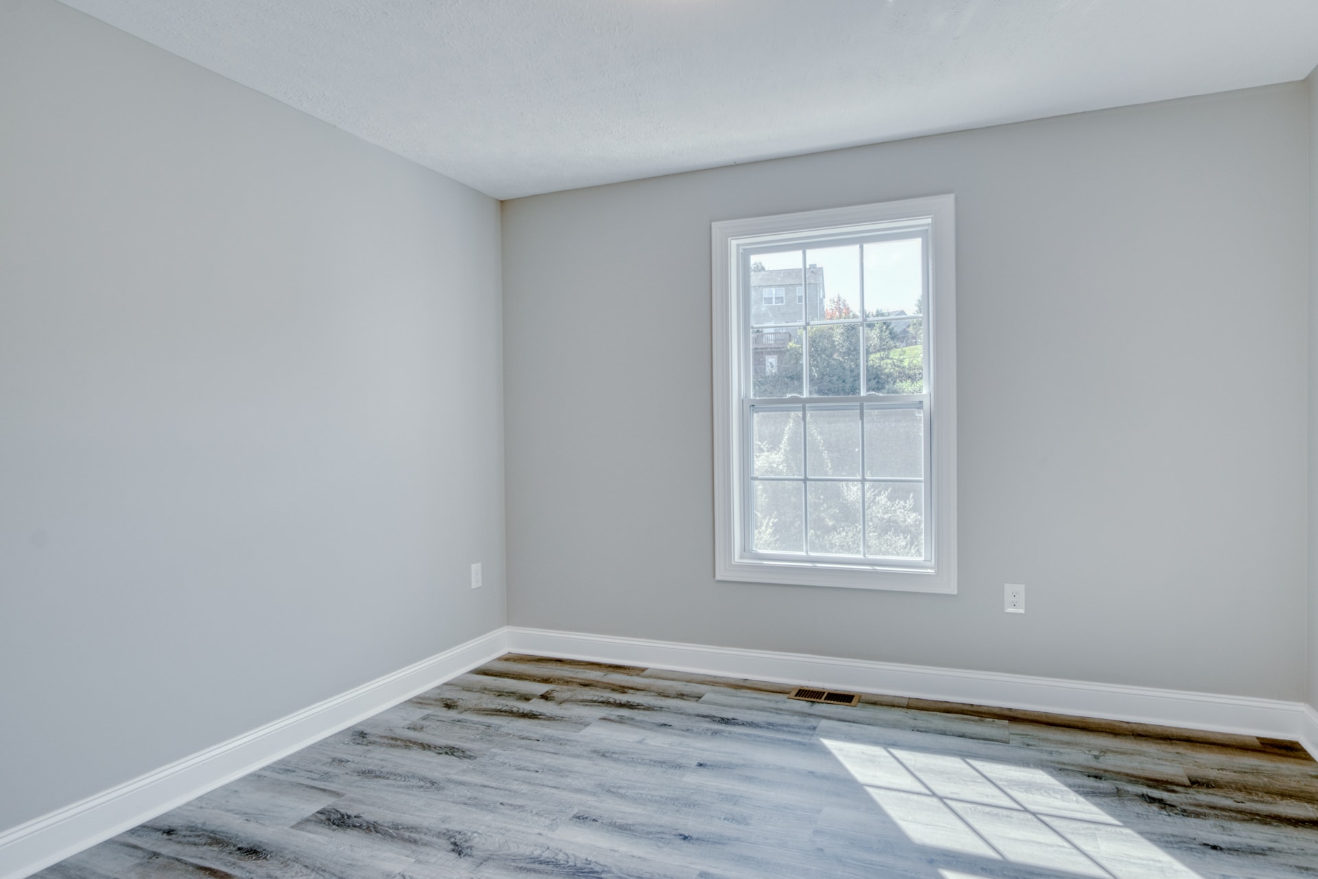 Building Photo - 220 Twisted Oak Dr NW