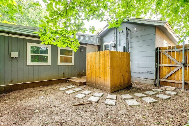 Building Photo - 1712 Fagan Dr