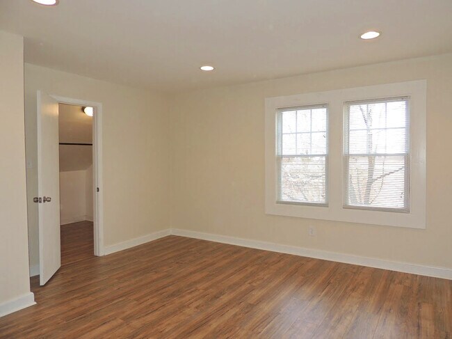 Building Photo - 4 Bed - 2 Full Bath Cape Cod for Rent in S...