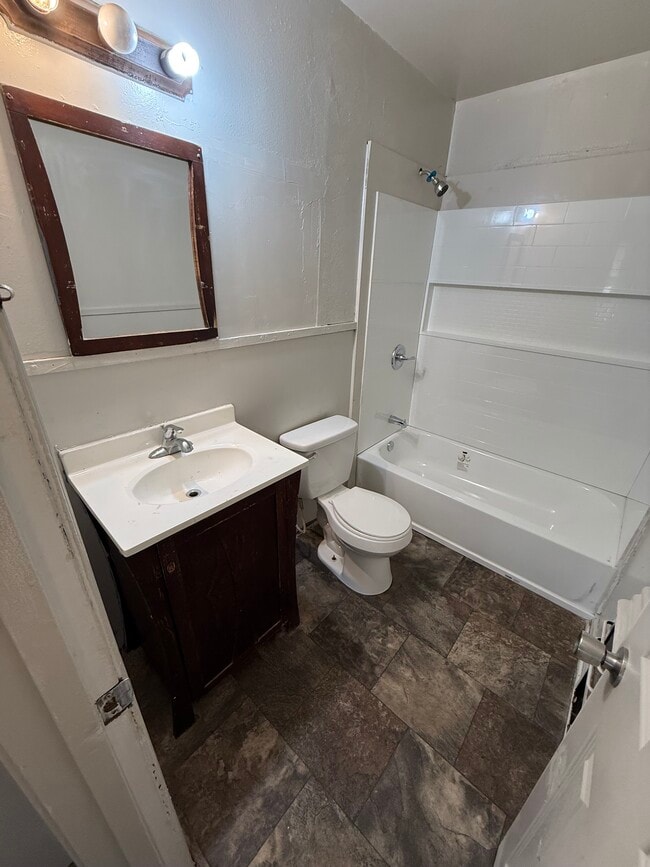 Building Photo - 1913 Gilbert Ave