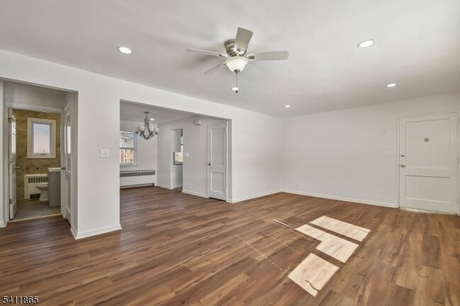 Building Photo - 16 Troy Dr