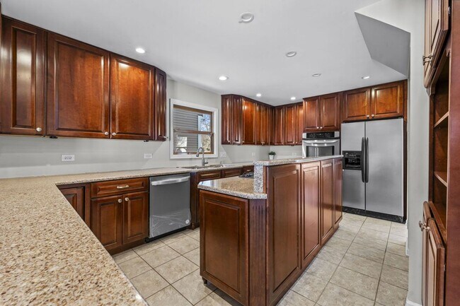 Building Photo - Updated 2-Story Home in Desirable Deerpath Subdivision - Available Immediately.