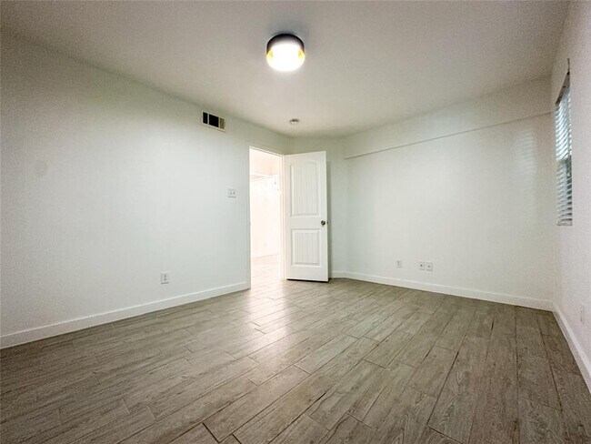 Building Photo - 1307 Norwalk Ln