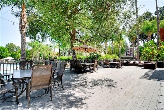 Building Photo - 1 Bedroom Resort Style Living at THE MET! ...