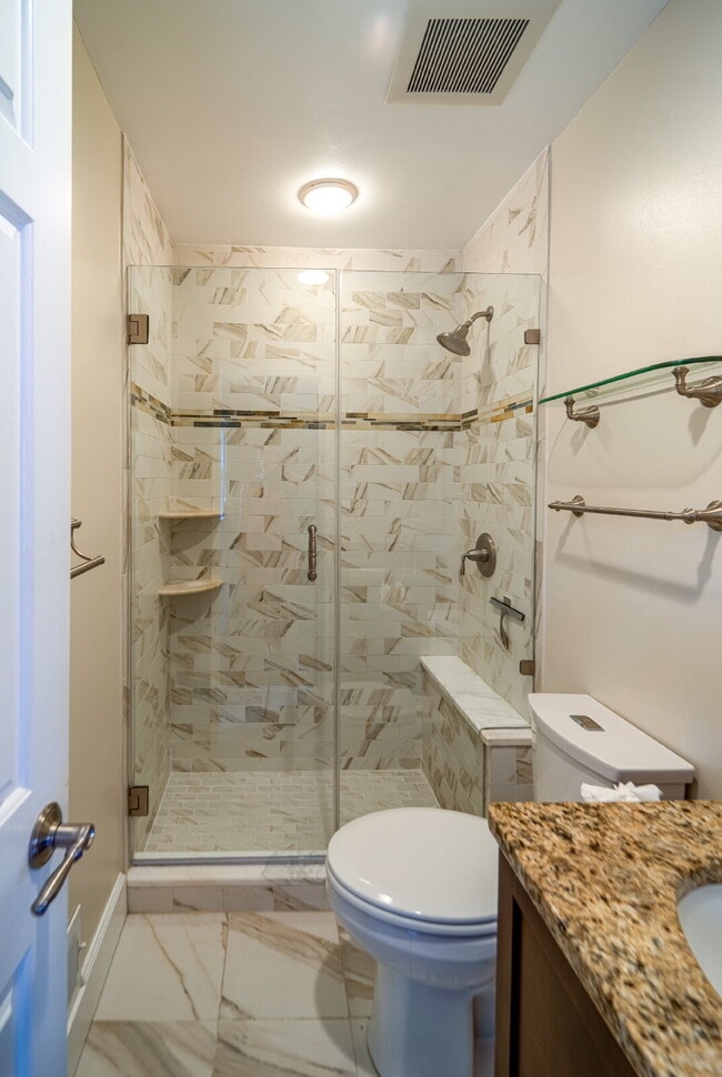 Building Photo - Charming End Townhouse in Prime North Old Town Location