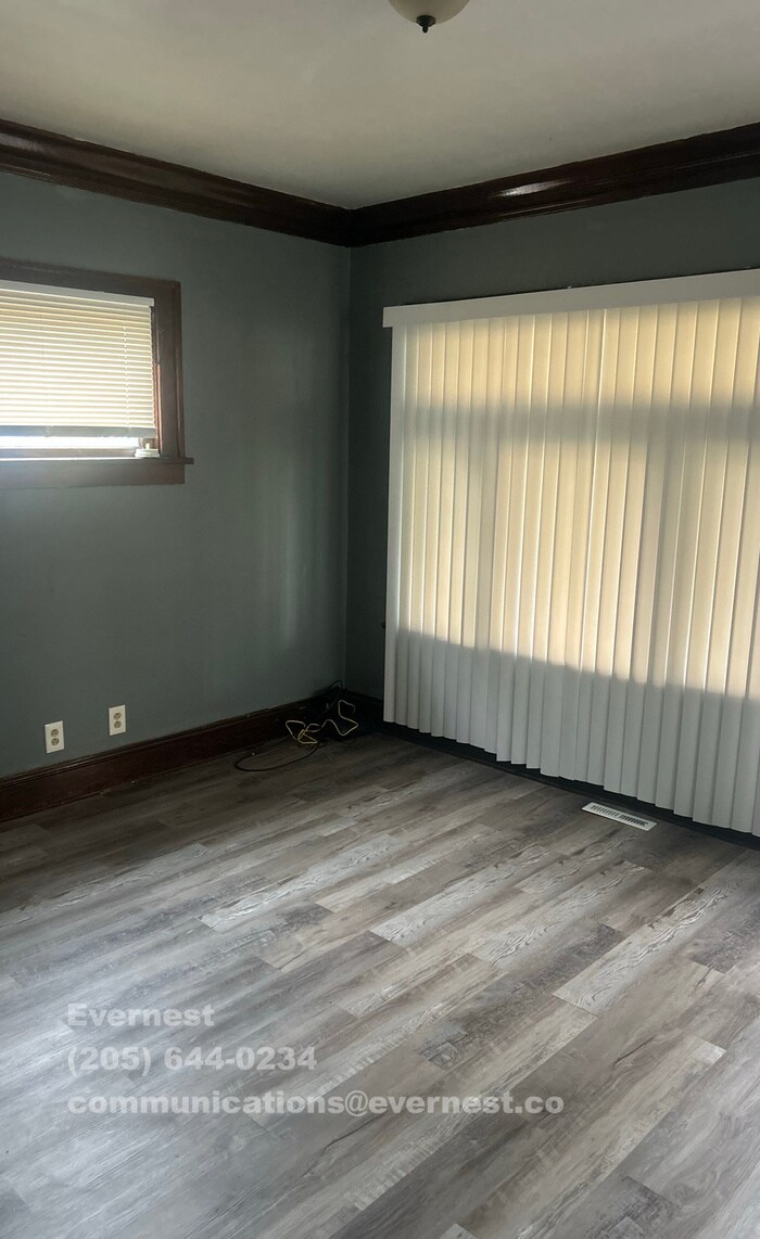 Building Photo - 3046 E 130th St