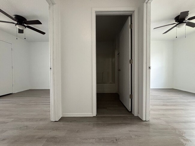 Building Photo - 3 bedroom 2 bathroom Recently Renovated Ap...