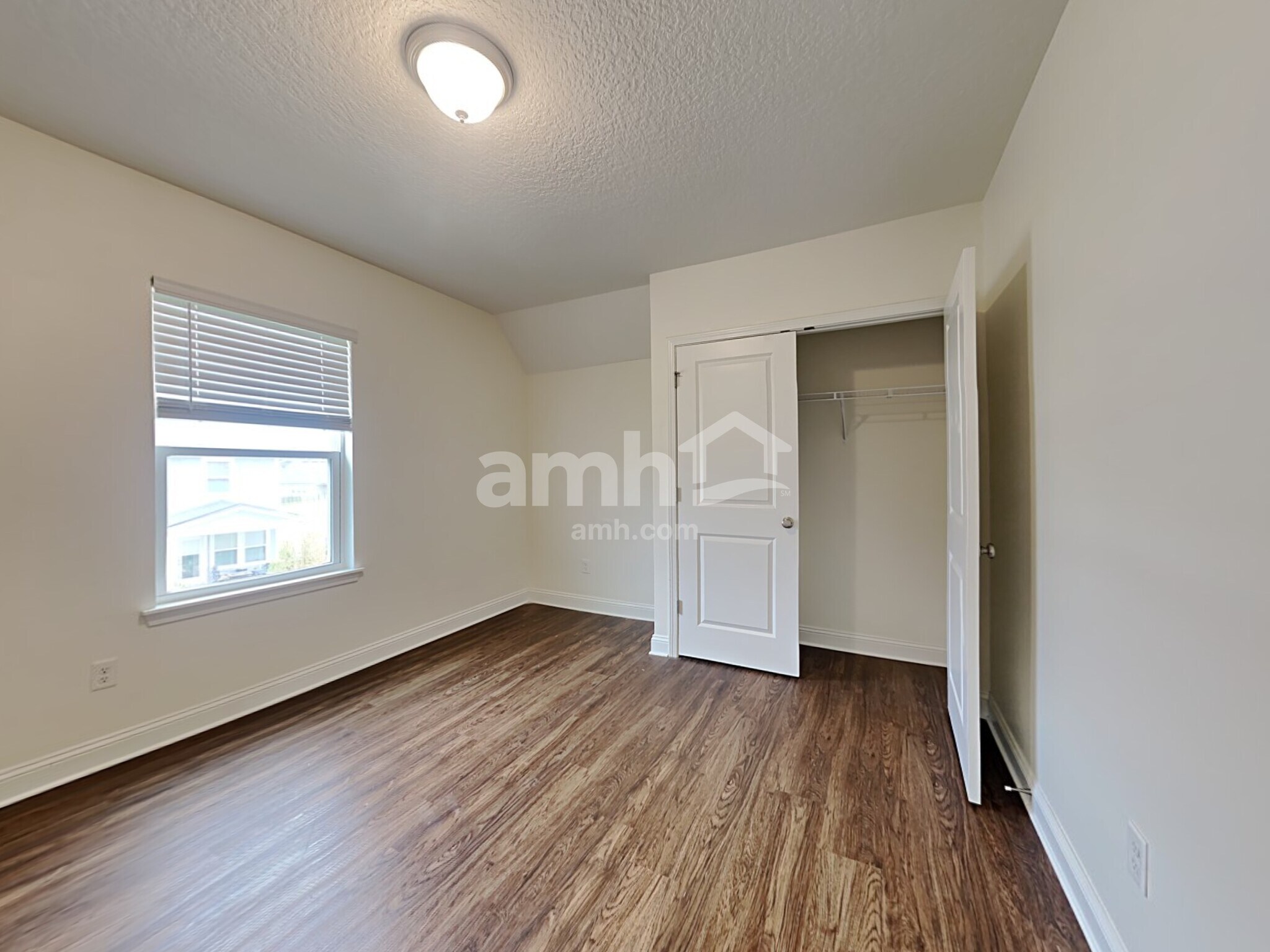 Building Photo - 917 Sunny Stroll Dr