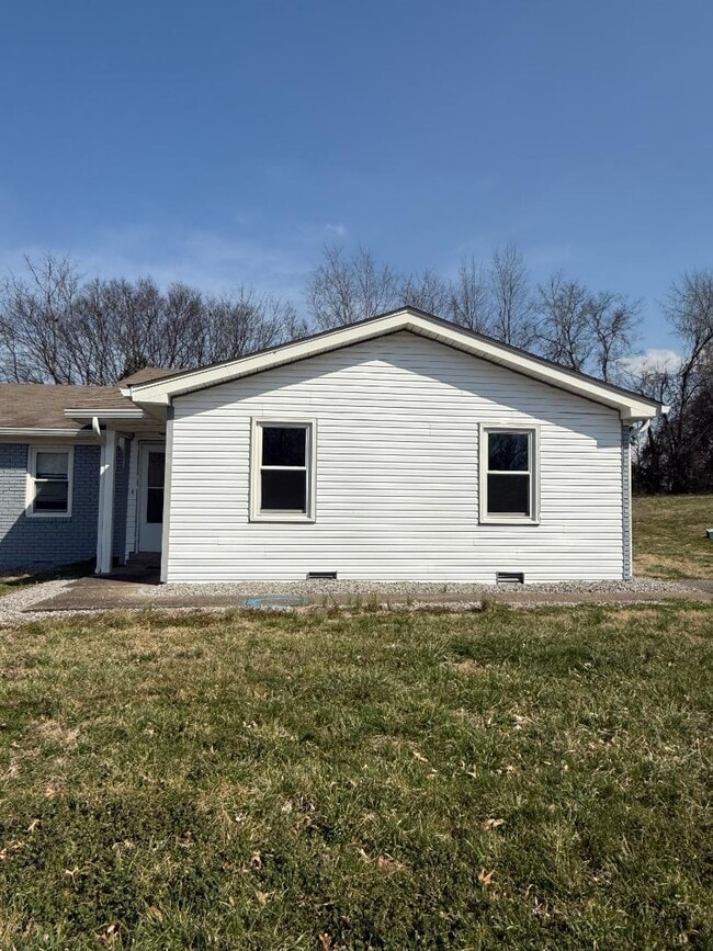 Building Photo - 116 Crestview Dr
