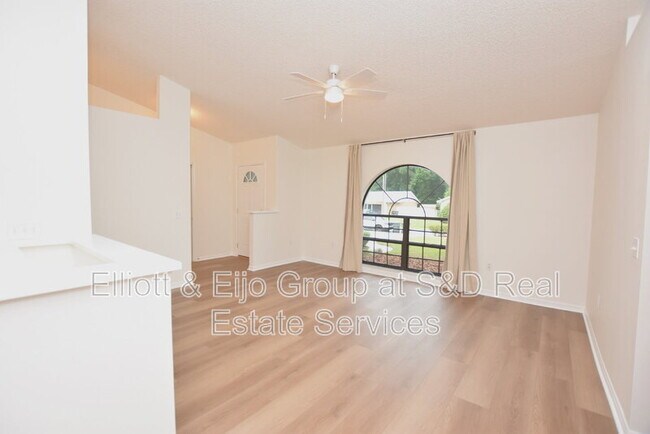 Building Photo - 2220 Maple Hill Ct