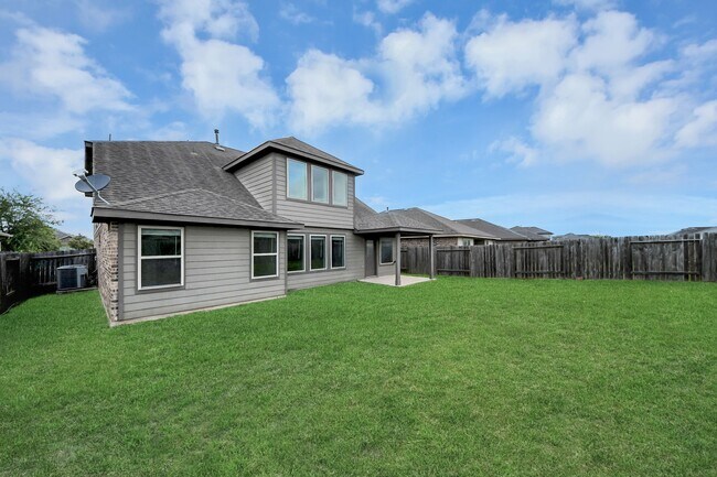 Building Photo - 18319 Pin Oak Lake Dr