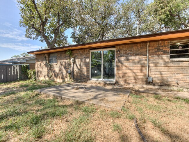 Building Photo - 604 Greenvale Rd